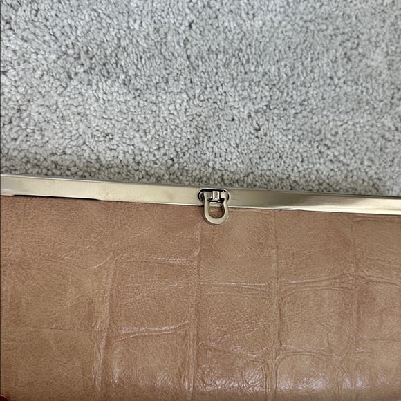 Elegant Tan Clutch - Picture 4 of 9